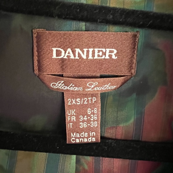 Beautiful Danier Leather Jacket - Picture 6 of 6